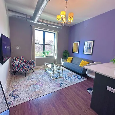 Spacious 3Br Chicago Apartment With Optional Parking Near Mccormick Place, Soldier Field & Uic Campus